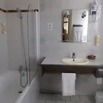 Отель Logis La Residence, Centre 2*