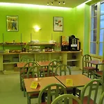 Отель Logis La Residence, Centre 2*