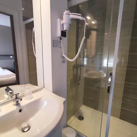 Logis La Residence, Centre Hotell